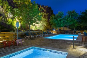 Seasonal outdoor pool - Apartamentos Los Arces (Arnuero)