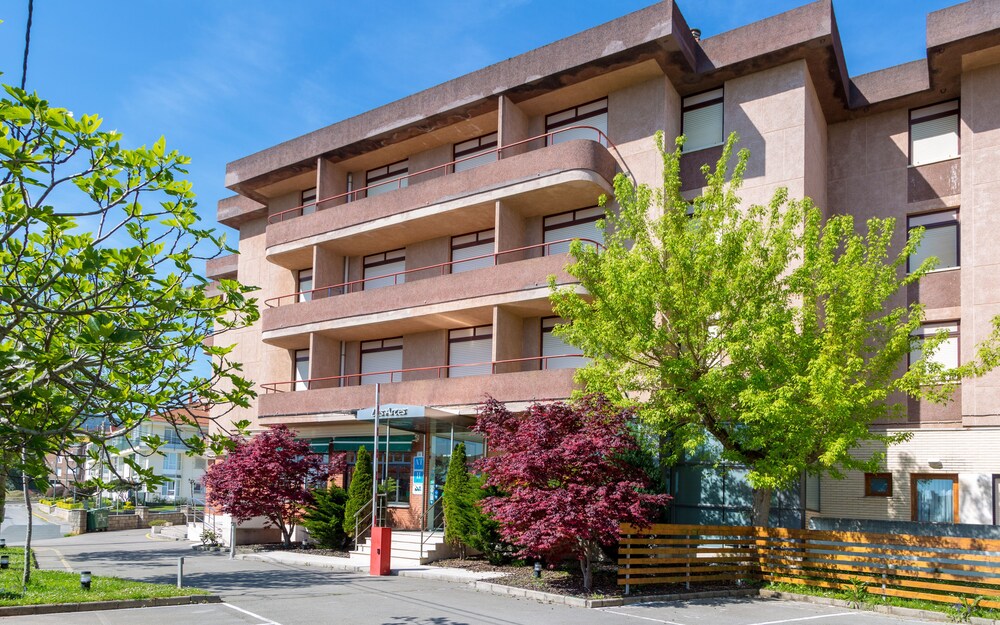 Apartamentos & Hotel - Los Arces de Isla by null