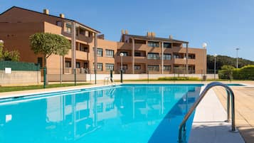 Outdoor pool, pool loungers