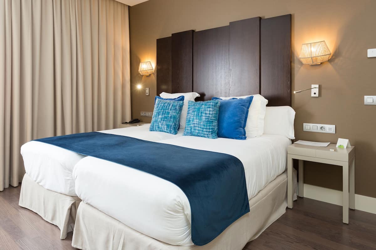 suite | premium bedding, minibar, in-room safe, desk
