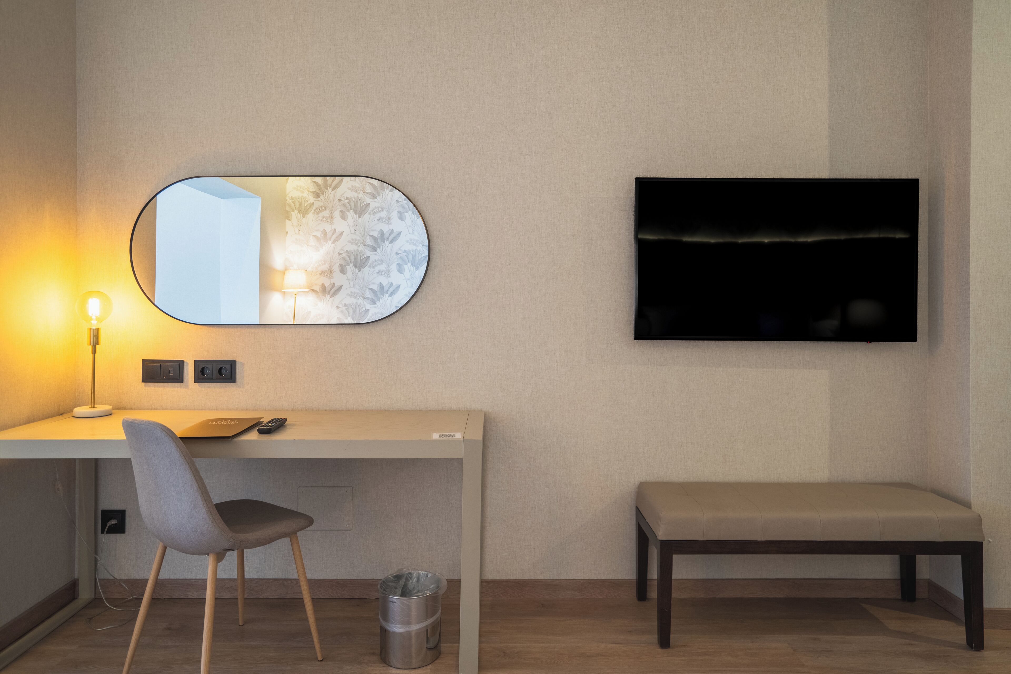 premium bedding, minibar, in-room safe, desk