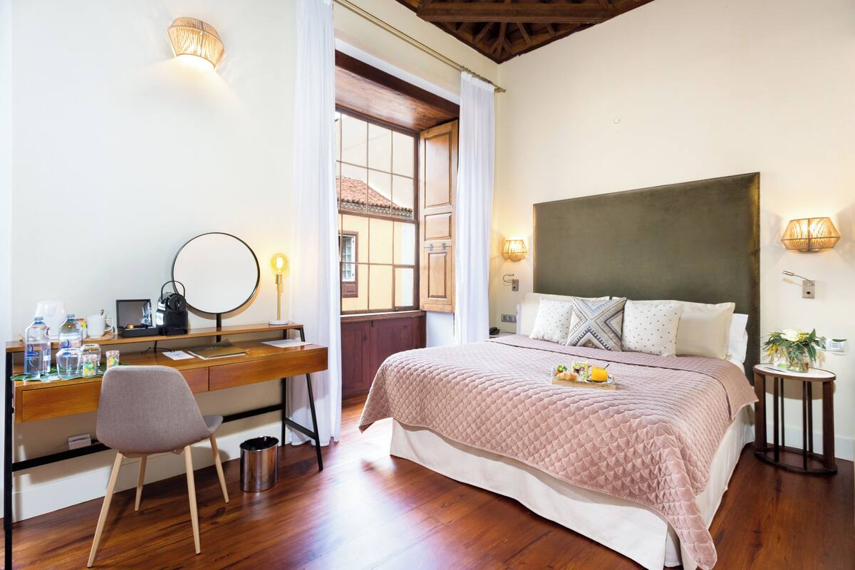 Traditional Room | Premium bedding, minibar, in-room safe, desk