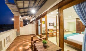 Deluxe Double or Twin Room, Pool View | Minibar, in-room safe, desk, rollaway beds