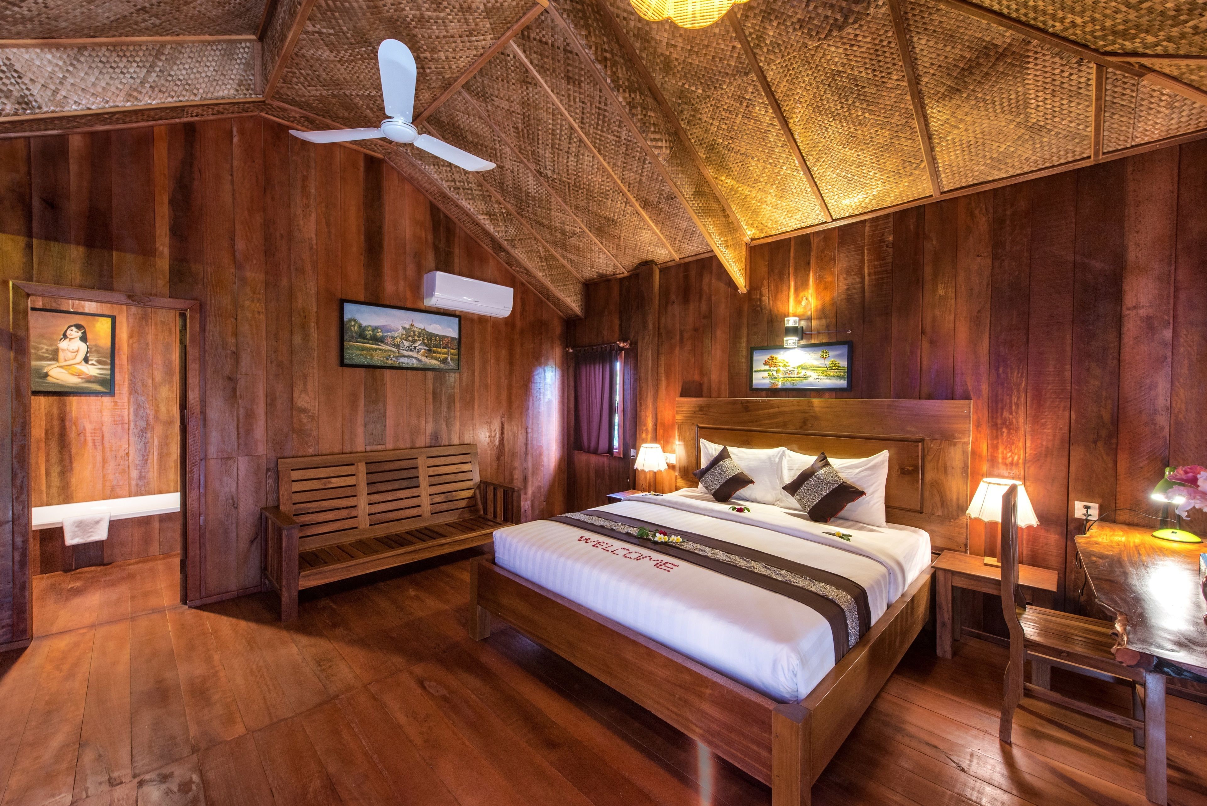 Deluxe Bungalow | Minibar, in-room safe, desk, rollaway beds