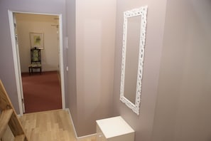 Family Room, Shared Bathroom (5 persons)