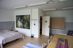 Habitación familiar, baño compartido (7 persons) | Cortinas opacas, sistema de insonorización, camas supletorias