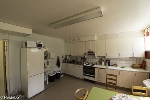 Shared kitchen - Hejdebo Pensionat & Vandrarhem - Hostel (Klintehamn)