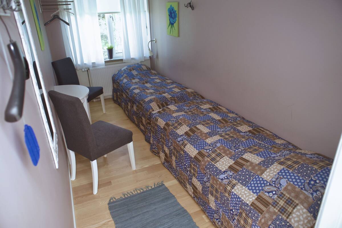 Twin Room, Shared Bathroom | Blackout drapes, soundproofing, WiFi (free)