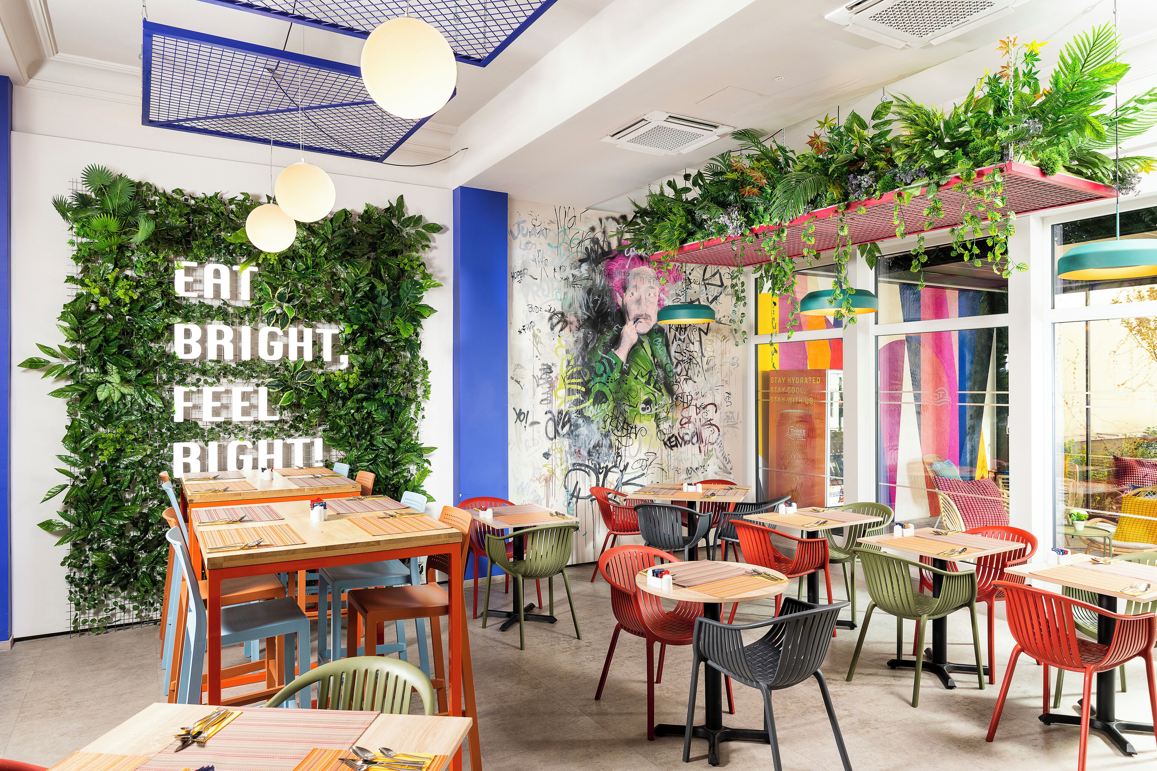 Desayuno buffet diario (EUR 12 por persona)