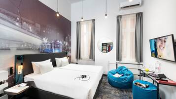 In-room safe, desk, soundproofing, free WiFi