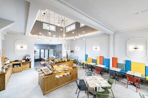 Daily buffet breakfast (EUR 12 per person) - Three Corners Hotel Anna (Budapest)