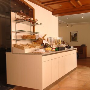 Free daily buffet breakfast