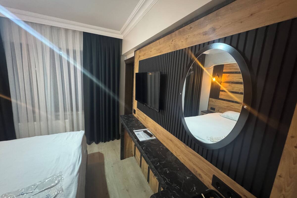 economy double room, non smoking | 1 bedroom, premium bedding, minibar, soundproofing
