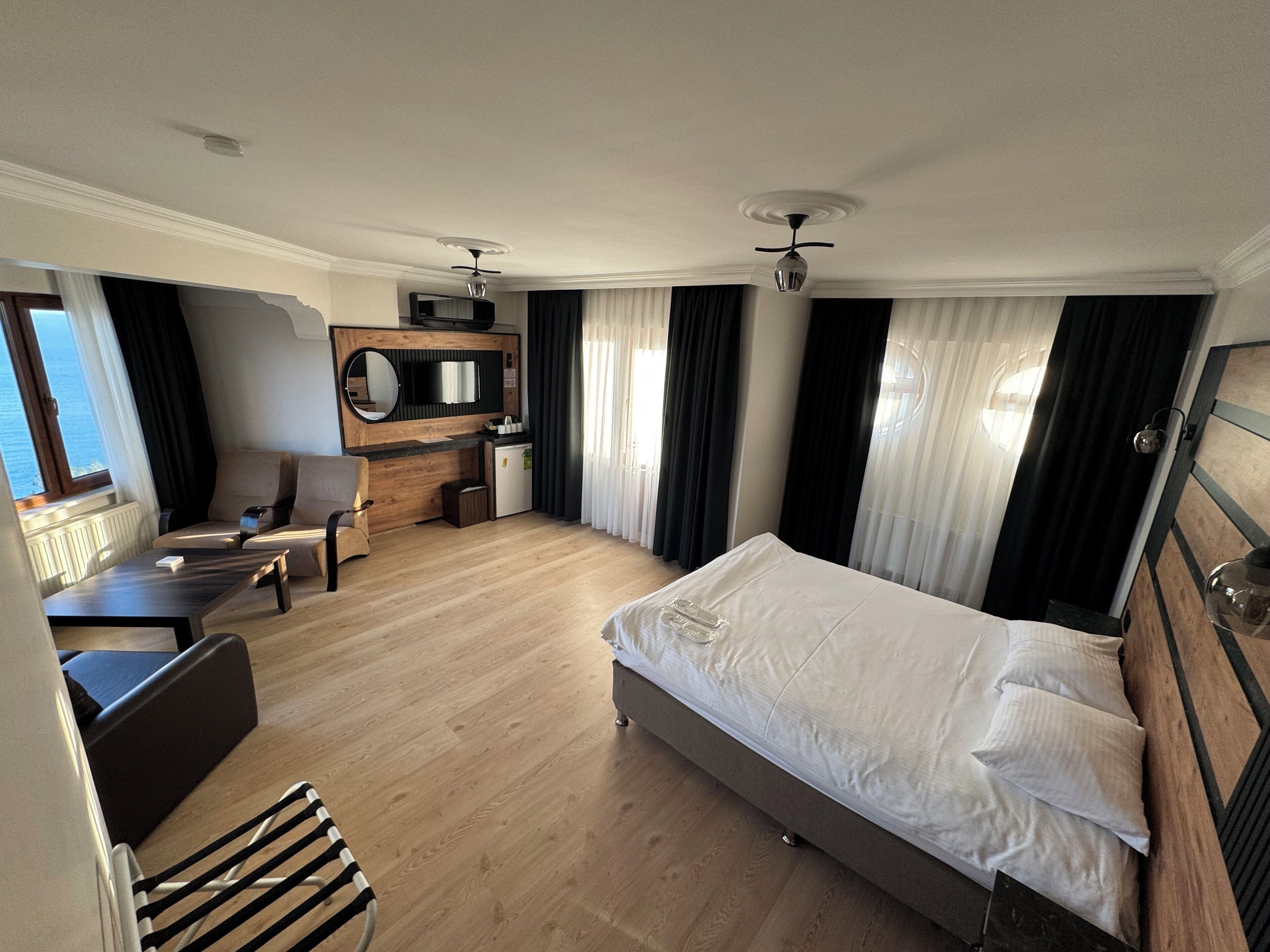 Ropa de cama de alta calidad, minibar y sistema de insonorización 