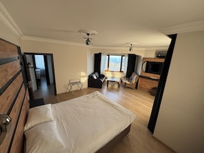 Familien-Suite, Nichtraucher, Balkon | Hochwertige Bettwaren, Minibar, schallisolierte Zimmer