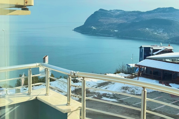 Familiesuite, ikke-røyk, balkong | Sengetøy av topp kvalitet, minibar, lydisolert og strykejern/-brett