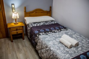 Single Room | In-room safe, desk, blackout drapes, rollaway beds - Hostal Nuria (Cuevas Del Almanzora)