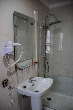 Ducha del cuarto de baño