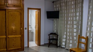 Double Room, Sea View | In-room safe, desk, blackout drapes, rollaway beds (surcharge) - Hostal Nuria (Cuevas Del Almanzora)