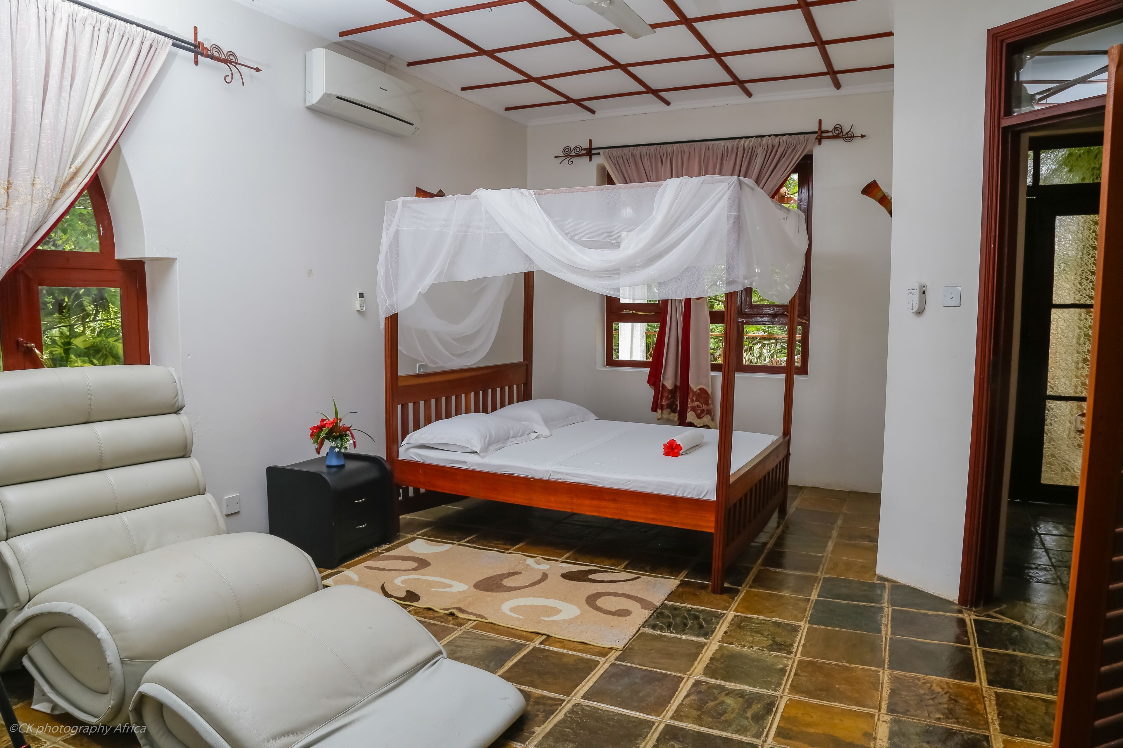 Free WiFi, bed sheets