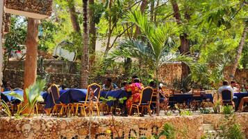 Breakfast, lunch, dinner served; local and international cuisine