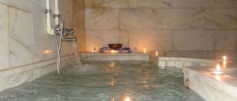 Bañera de hidromasaje interior