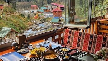 Bao gồm bữa sáng hàng ngày