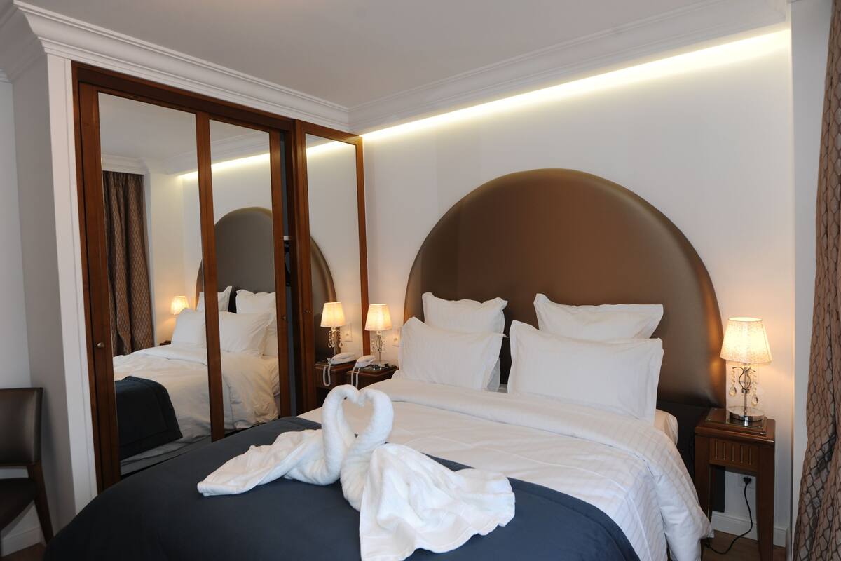 Premium bedding, minibar, in-room safe, desk