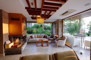 Lobby sitting area - Marisol Boutique Hotel (Bodrum)