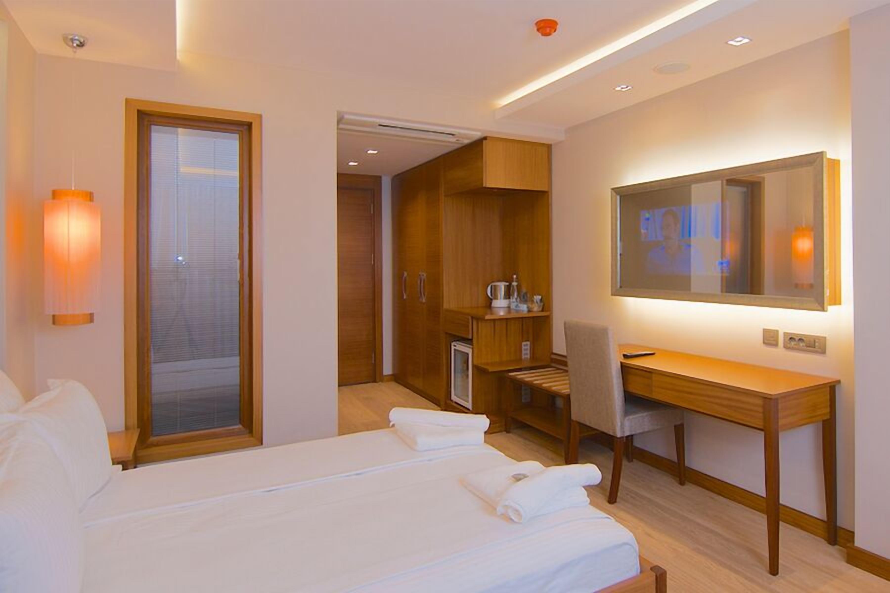 1 bedroom, premium bedding, minibar, in-room safe