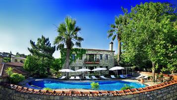 Outdoor pool, open 10:00 AM to 7:00 PM, pool umbrellas, pool loungers