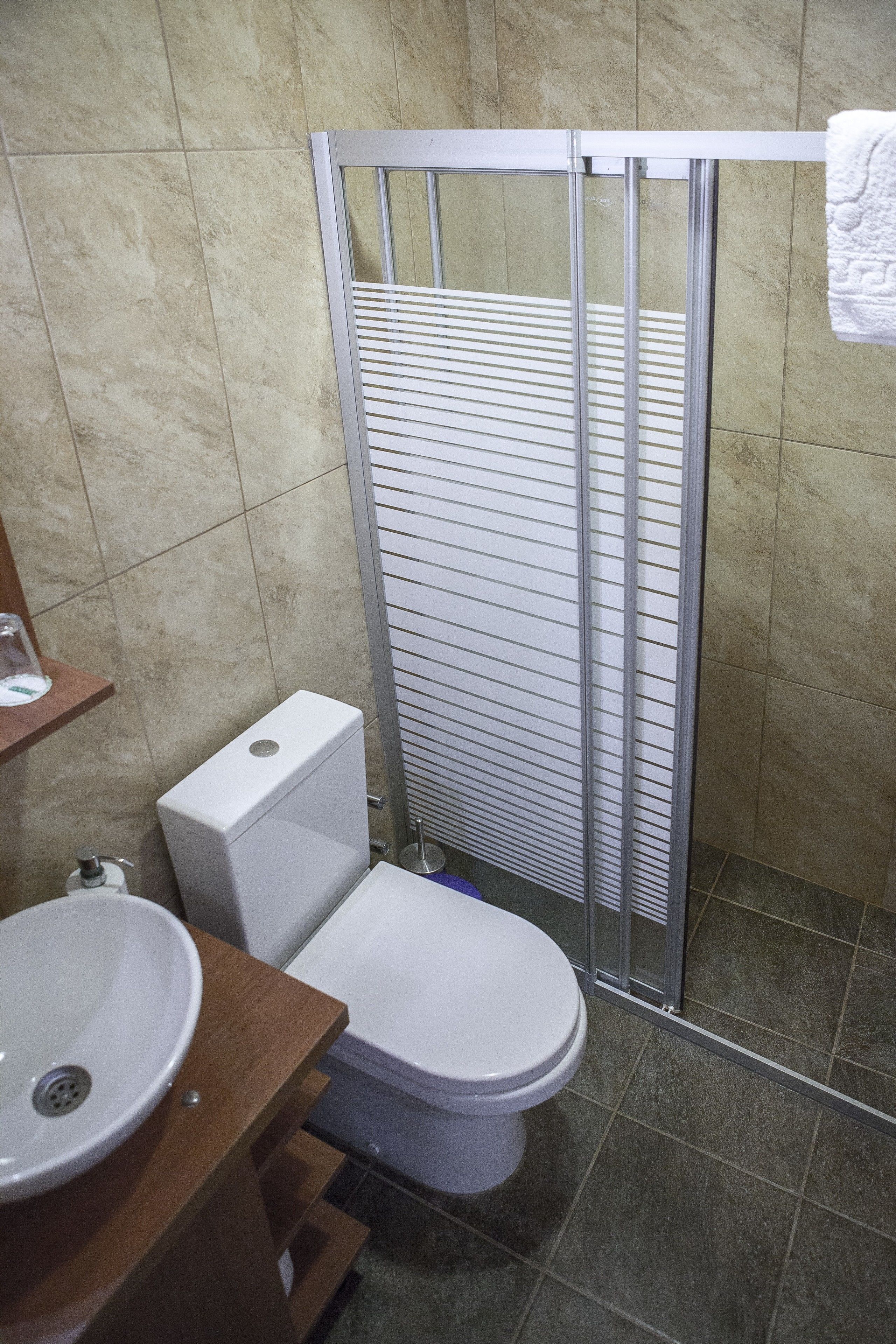 standard double room | bathroom | shower, free toiletries, hair dryer, slippers