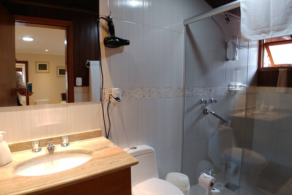 family room | bathroom | shower, free toiletries, hair dryer, bidet