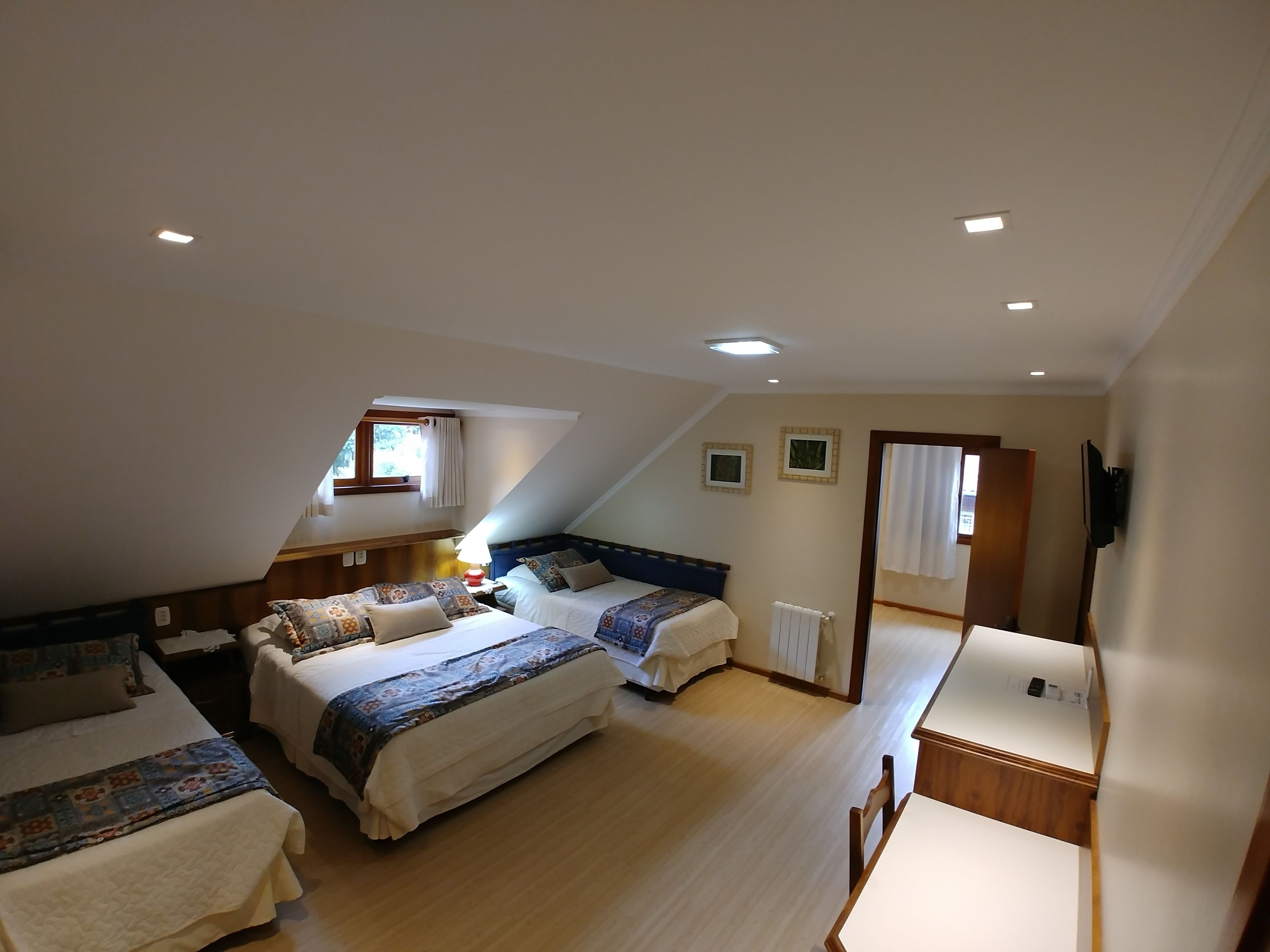 family room | minibar, soundproofing, free wifi, bed sheets