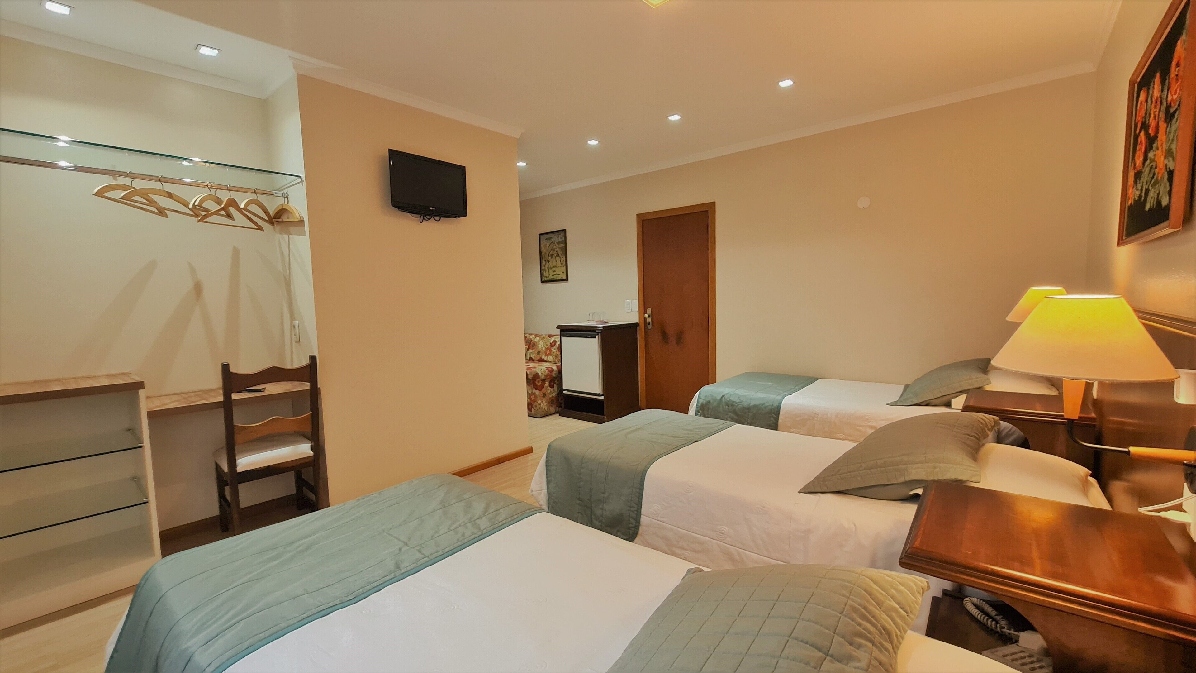 family room | minibar, soundproofing, free wifi, bed sheets