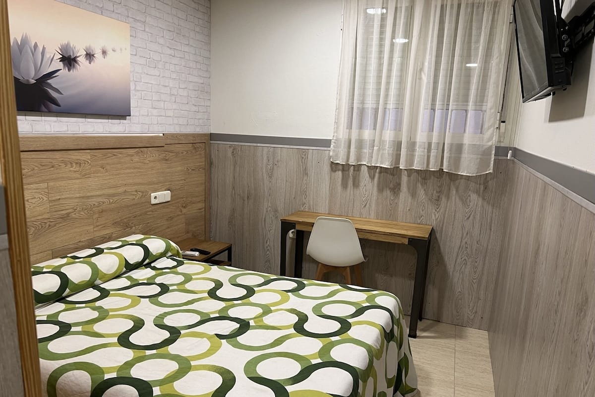 Economy tweepersoonskamer, 1 tweepersoonsbed | Een bureau, gratis wifi