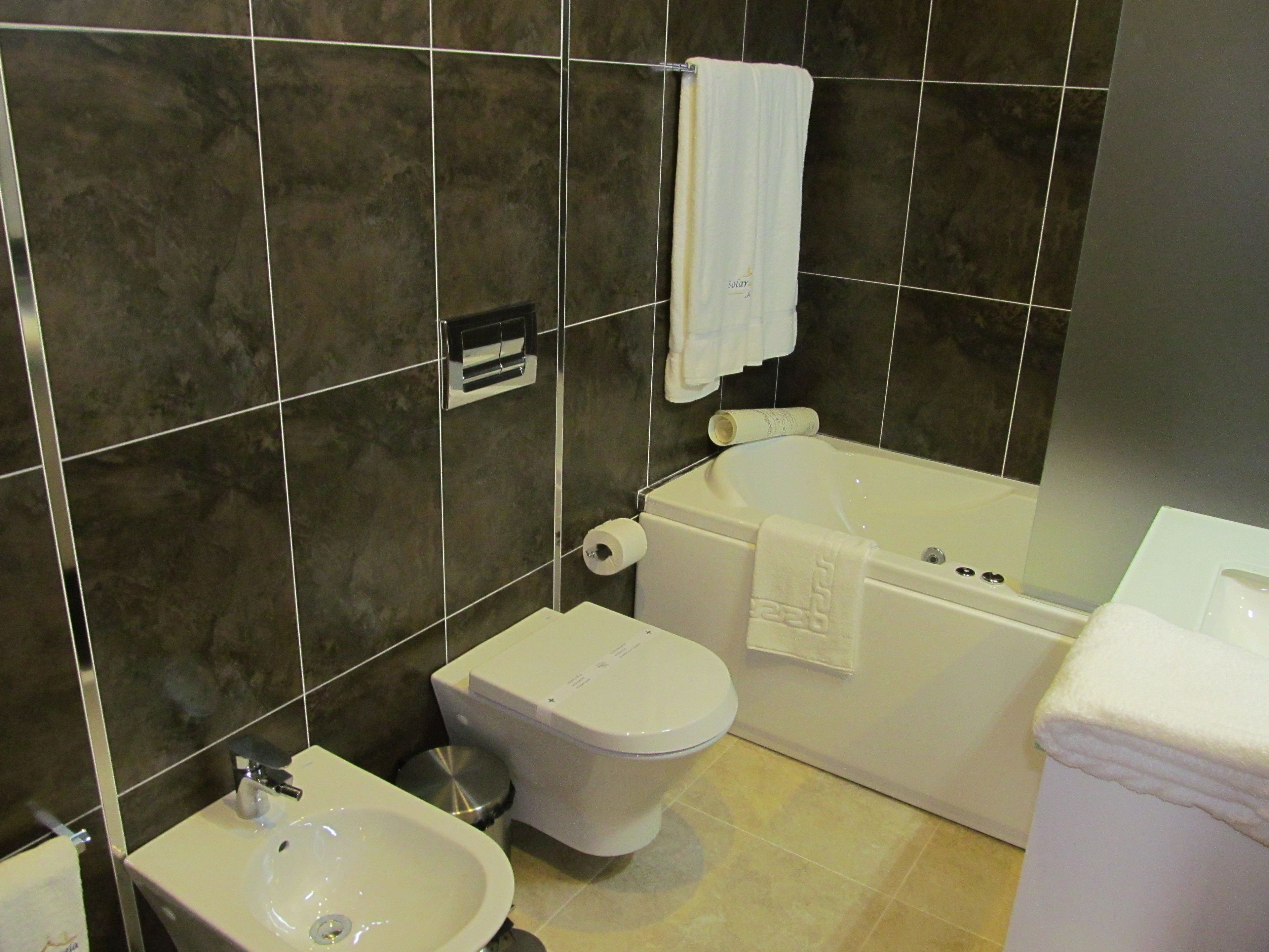 triple room | bathroom | free toiletries, hair dryer, bathrobes, slippers