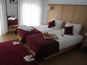 Suite, Mountain View | Minibar, in-room safe, individually decorated, desk - Hotel Solar da Capela (Sao Pedro do Sul)
