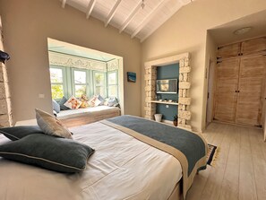 スーペリア トリプルルーム | 高級寝具、セーフティボックス (室内)、客室ごとに異なる装飾、WiFi (無料)