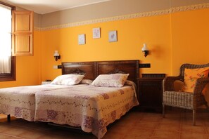 Cots/infant beds, free WiFi, bed sheets