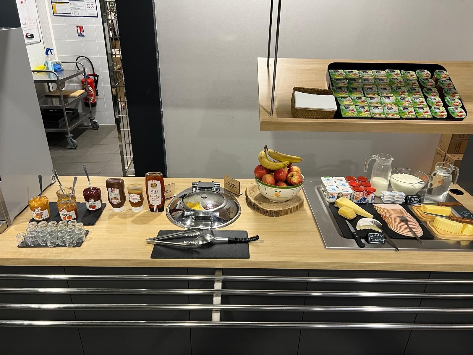 daily buffet breakfast for a fee