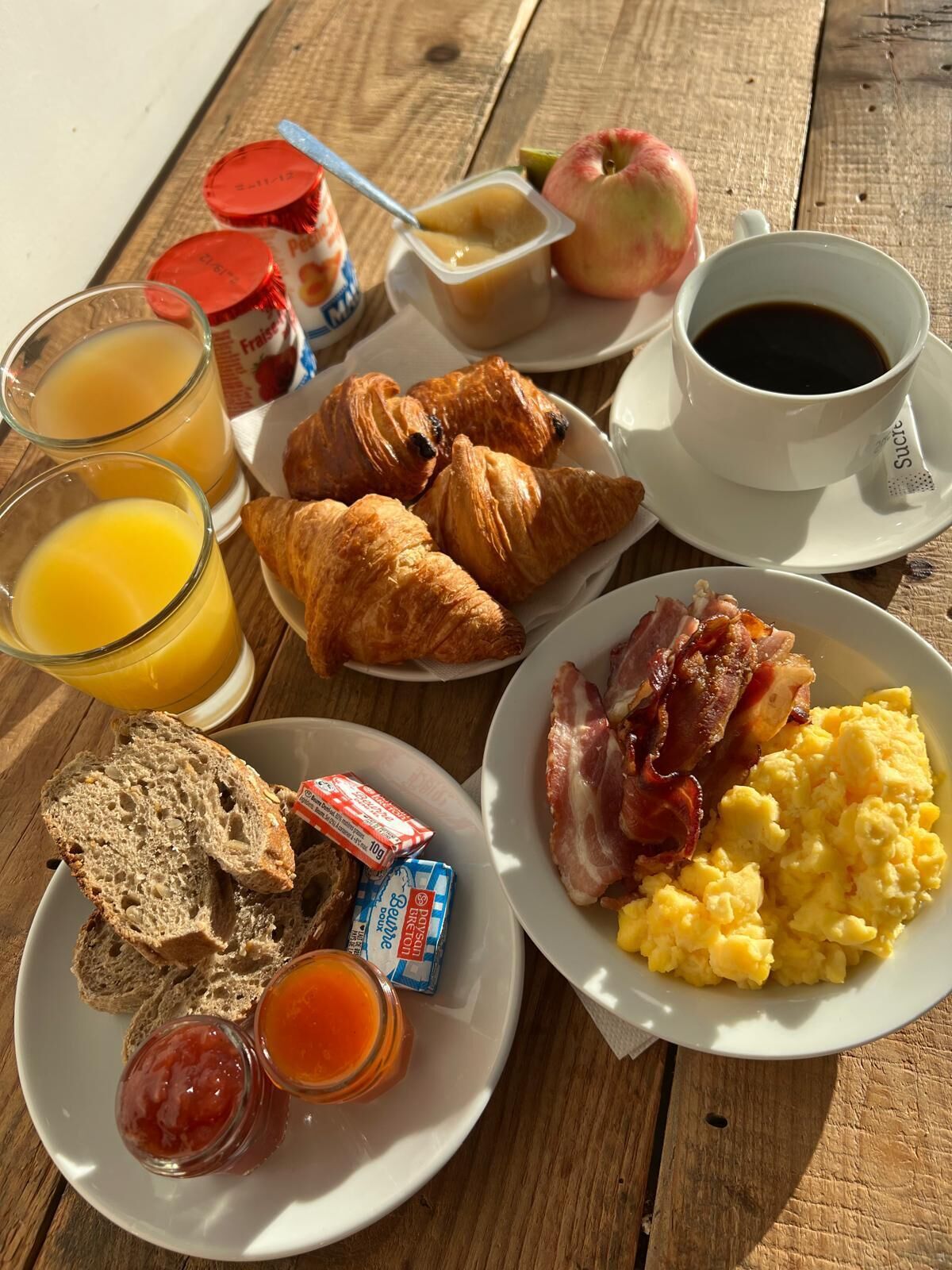 daily buffet breakfast for a fee