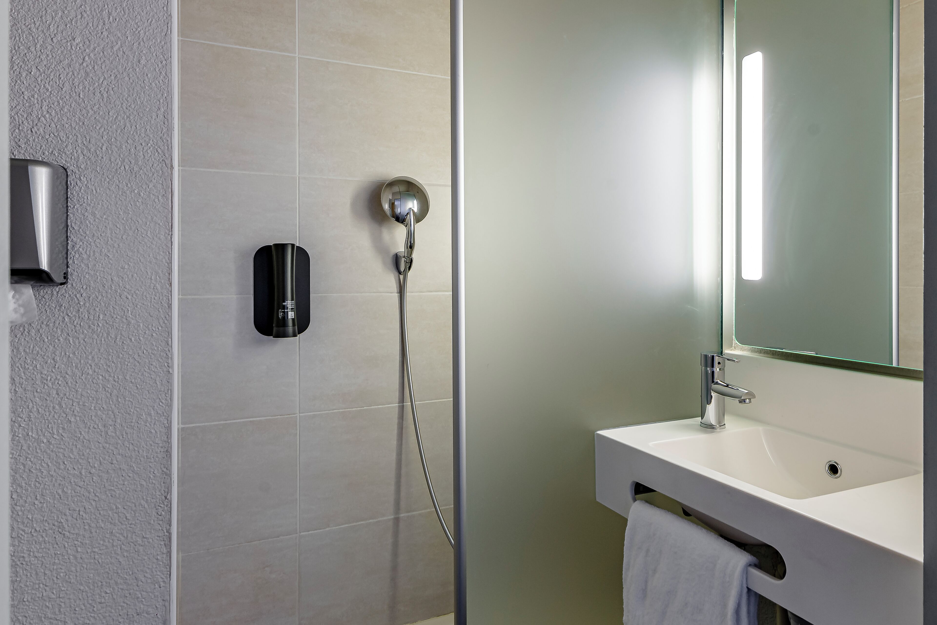 double room, non smoking | bathroom | shower, towels, soap, toilet paper