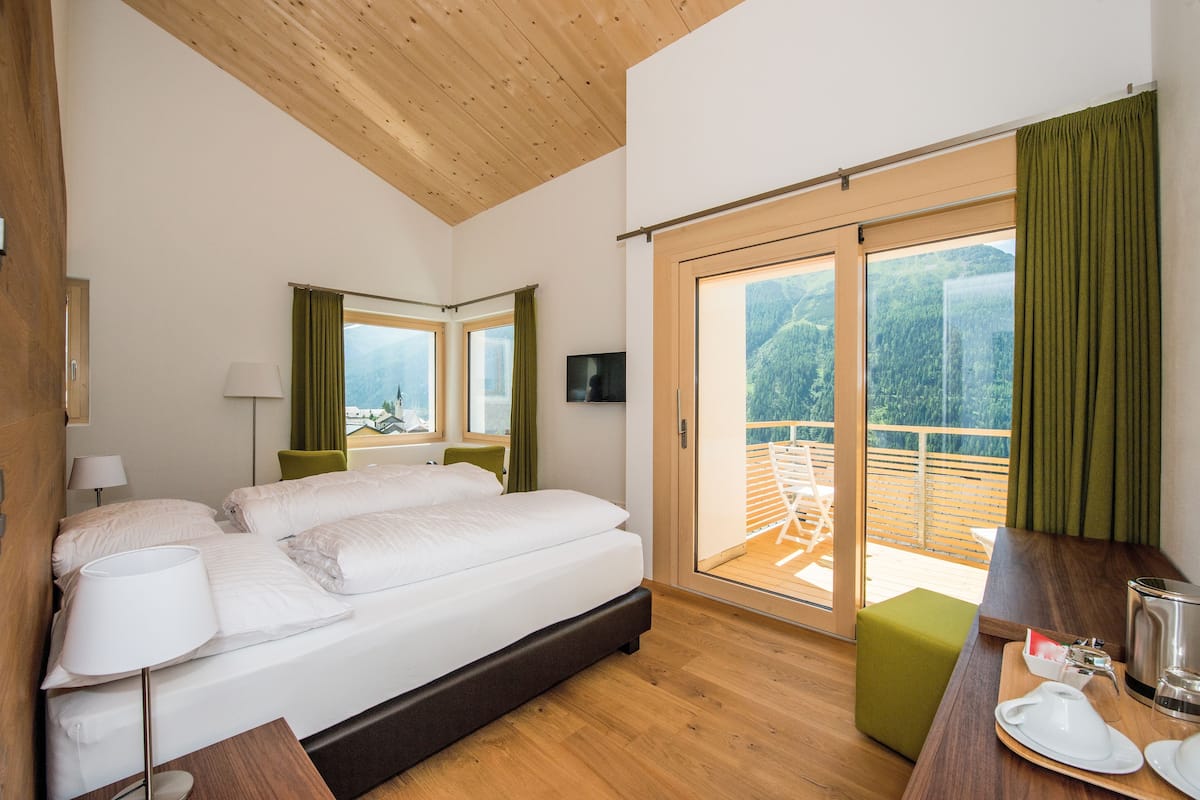 Comfort Double Room, Mountain View | In-room safe, desk, soundproofing, WiFi (free)