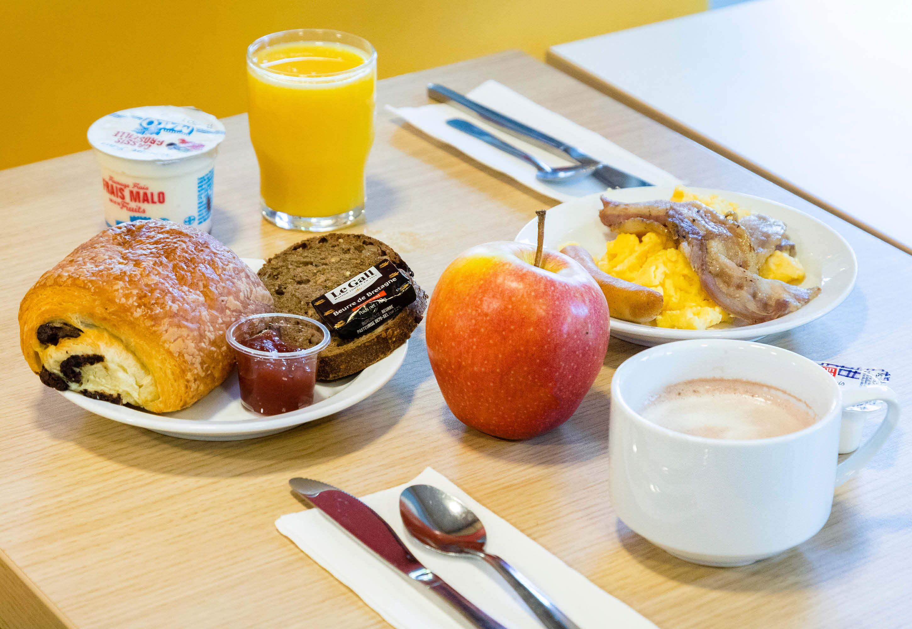 daily buffet breakfast for a fee