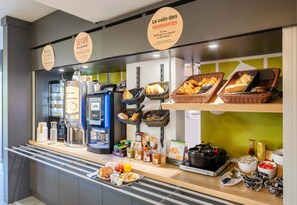 Daily buffet breakfast for a fee - B&B HOTEL Agen (Agen)