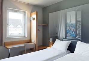 Twin Room, Non Smoking | Desk, soundproofing, free WiFi, bed sheets - B&B HOTEL Paris Nord Villepinte (Villepinte)