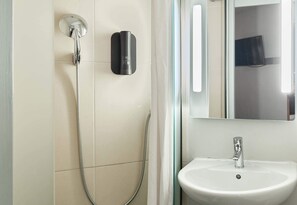 Shower dan handuk