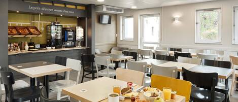 Tägliches Frühstücksbuffet gegen Gebühr