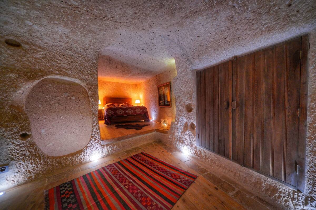 antique cave suite | 1 bedroom, egyptian cotton sheets, premium bedding